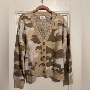 BRAND NEW WITH TAGS LUCKY 🍀 BRAND CAMO CARDIGAN BUTTON DOWN SWEATER. Size large